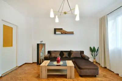 Grand Central Elegance - 2BR