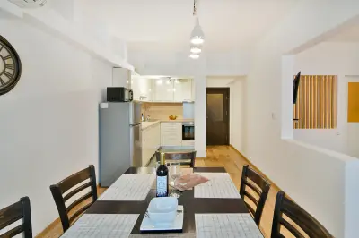 Grand Central Elegance - 2BR