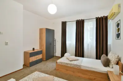 Grand Central Elegance - 2BR