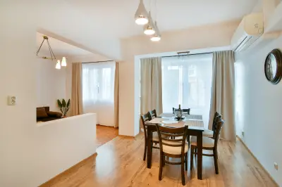 Grand Central Elegance - 2BR