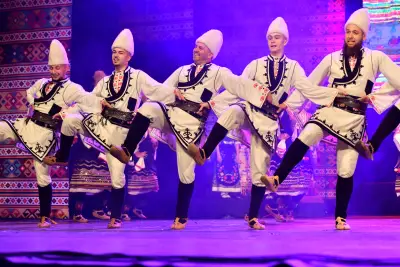 Фолклорен танцов ансамбъл "Мездра"