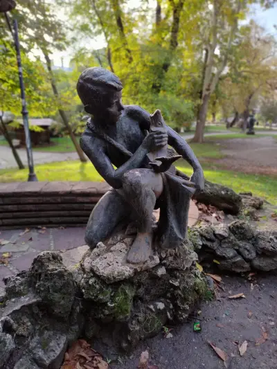 Фонтан „Момче с риба“