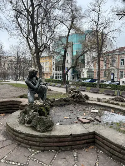 Фонтан „Момче с риба“
