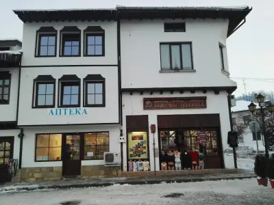 Art-M Gallery & Hotel