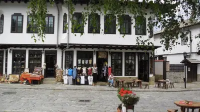 Art-M Gallery & Hotel