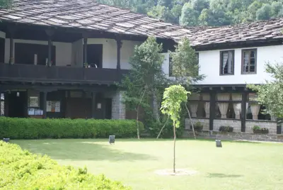Art-M Gallery & Hotel
