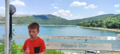 Raya's Bar