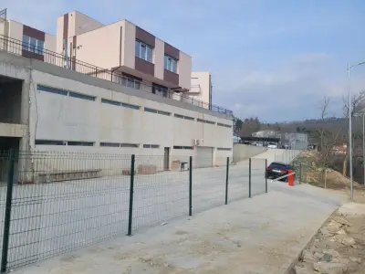 Юлиал Риъл Естейт