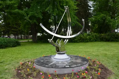 Слънчев часовник автор Мирослав Мирчев