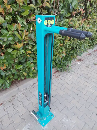 Bicycle self service station
