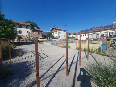 Open air gym and cafés