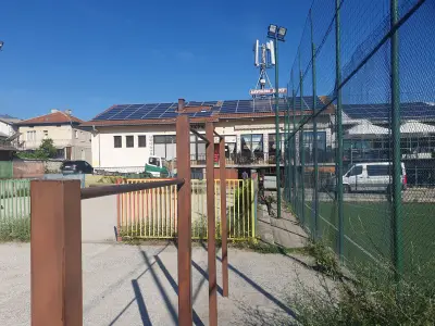 Open air gym and cafés
