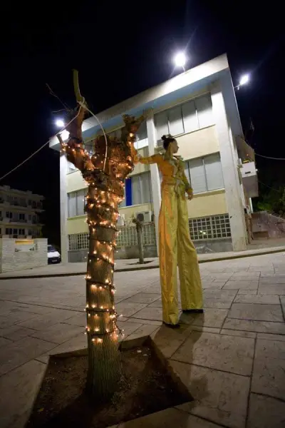 Art/Emis Stilts Performer