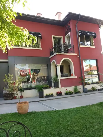 Hotel Misho's Street
