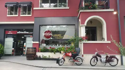 Hotel Misho's Street