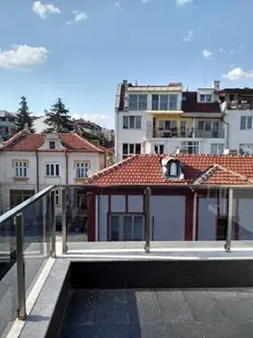 Тур БГ Хан ЕООД Агенция за недвижими