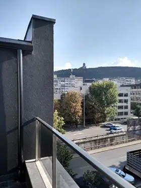 Тур БГ Хан ЕООД Агенция за недвижими