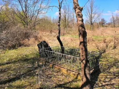 Гроб-паметник на български войник