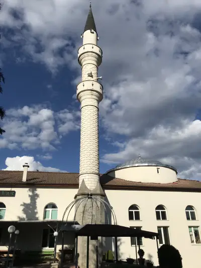 Джамия Дебрен