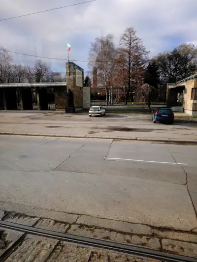 Мемориал-костница на военните гробища