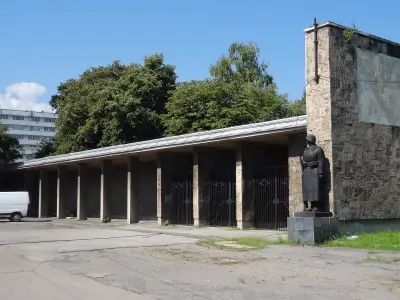 Мемориал-костница на военните гробища