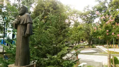 Паметник на проф. д-р Камен Вичев
