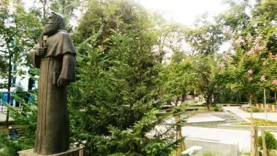 Паметник на проф. д-р Камен Вичев