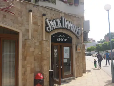 Магазин за хранителни стоки - Shop Jack Daniels