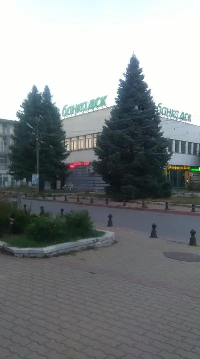 Игрална зала „Ларж“