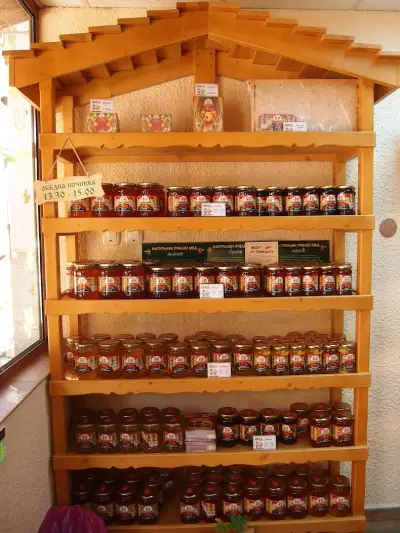 Хаджийски и фамилия - фирмен магазин Враца Natural Dairy&Honey Store Vratsa