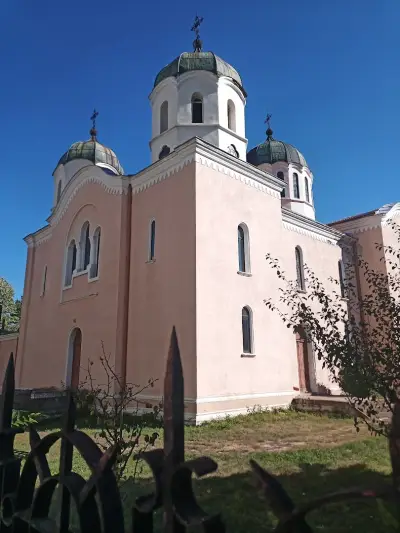 Катедрален Храм "Свети Дванадесет Апостоли"
