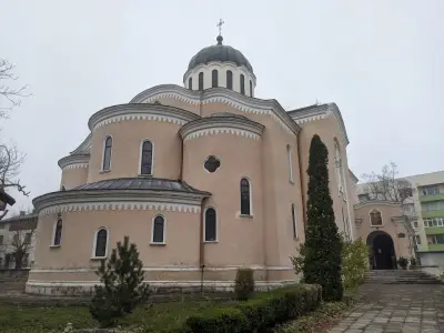 Катедрален Храм "Свети Дванадесет Апостоли"