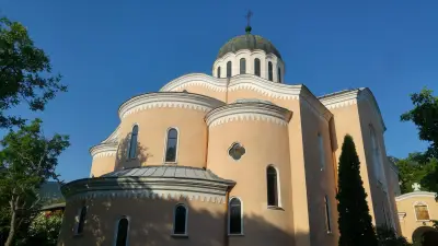 Катедрален Храм "Свети Дванадесет Апостоли"