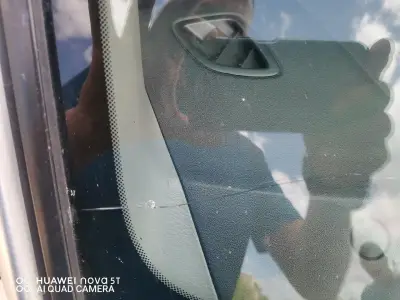 ЛЕПЕНЕ И ВЪЗСТАНОВЯВАНЕ НА СПУКАНИ АВТОСТЪКЛА за ЦЯЛАТА СТРАНА, ГЛАСМЕДЖИК