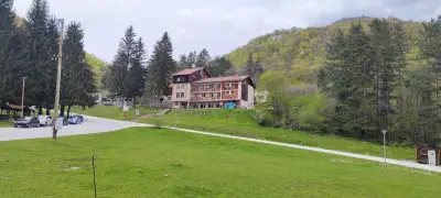 Развлекателен парк Леденика