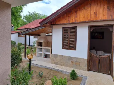 Stariya oreh pool & garden
