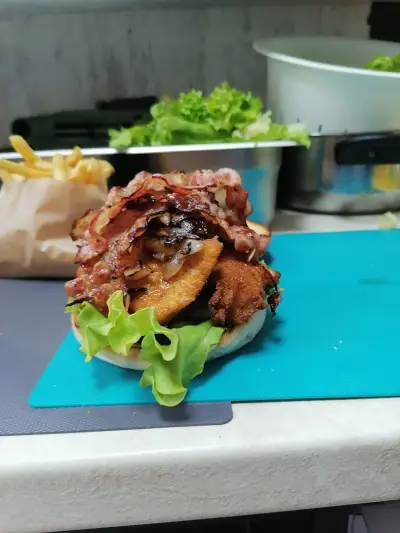 Trio Burger