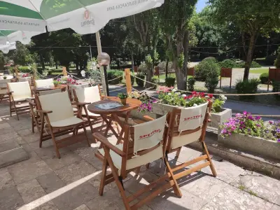 Garden coffee, военен клуб
