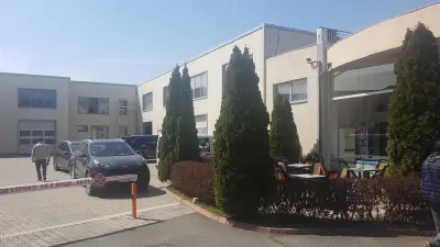 Автоцентър Бургас - KIA showroom