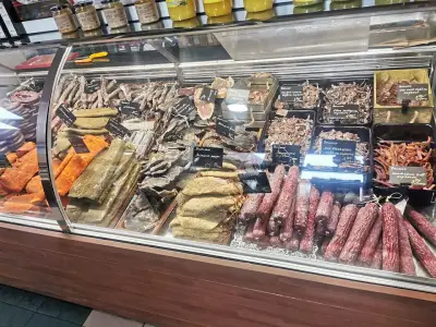 Магазин за местни и месни деликатеси "Вкъщи. Сме"