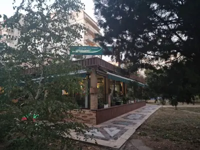 Снек бар Възраждане (бивша сладкарница Пролет)