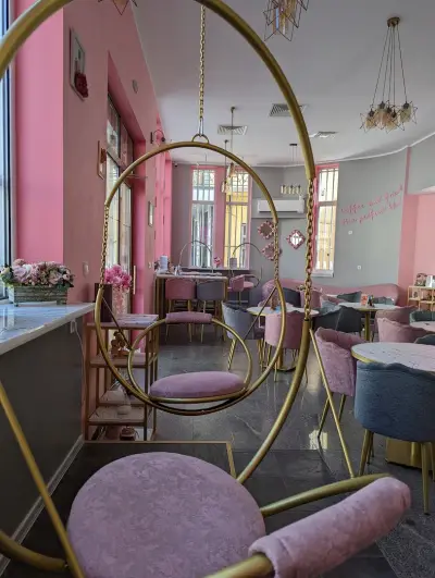 Pinko Lounge Cafe & Bar