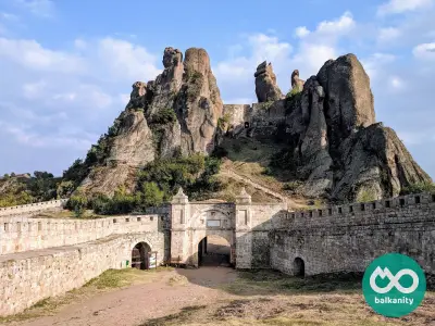 Болканити травъл