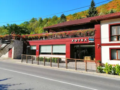 Аква Варвара Хотел
