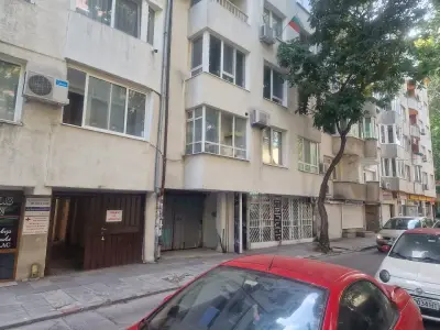 Д-р Димитров, Драгомир Р.