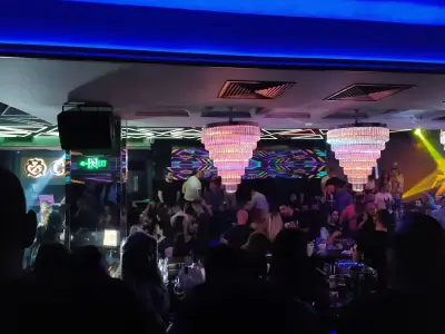 Клуб Сикретс