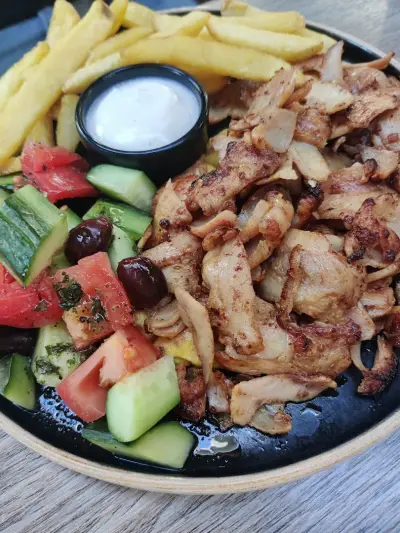 Happy Bar & Grill | Изток