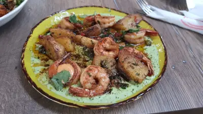 Happy Bar & Grill | Изток