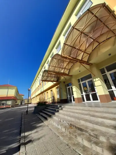 СУ "Иван Николов Момчилов"