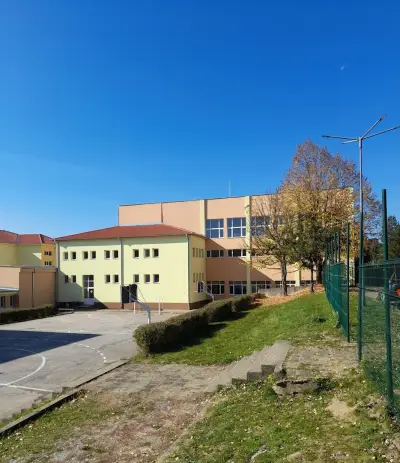 СУ "Иван Николов Момчилов"
